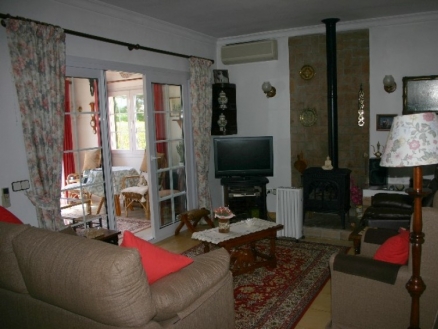 Villa for sale in town, Spain 51507