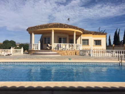 Villa for sale in town 277064