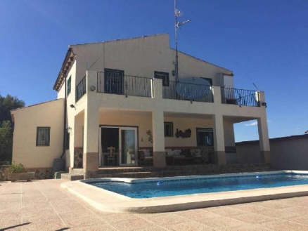 Villa for sale in town 277065