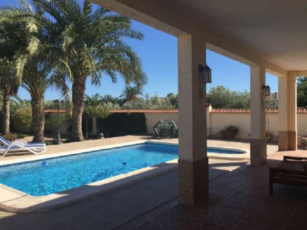 Villa for sale in town, Spain 277065