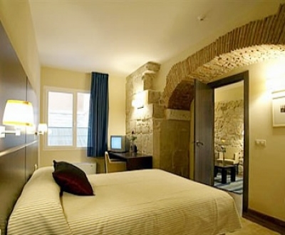 Cheap hotels on the Castilla y Leon 1526