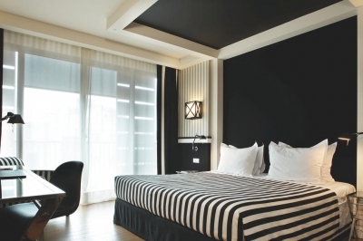 Cheap hotels on the Catalonia 1655