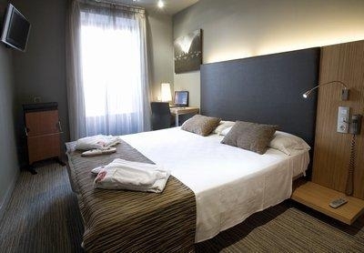 Cheap hotel in Madrid 2326