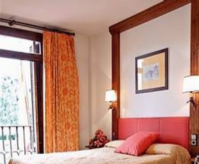 Cheap hotels on the Madrid 3301