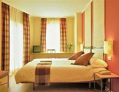 Cheap hotel in Madrid 3330
