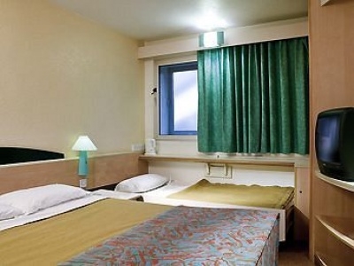 Cheap hotel in Madrid 3389