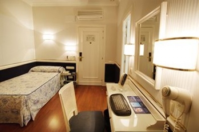 Cheap hotel in Madrid 3445