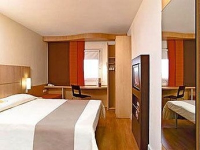 Cheap hotels on the Madrid 3738