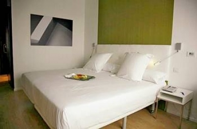 Cheap hotels on the Madrid 3823