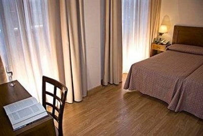Cheap hotel in Granada 3850