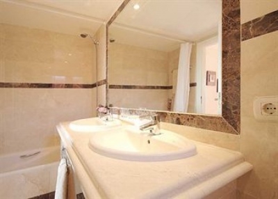 Find hotels in Manilva 3899