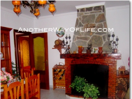 Iznajar property: House in Cordoba for sale 38032