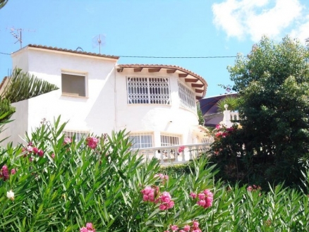 Villa for sale in town 48028
