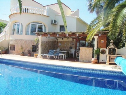 Villa for sale in town 48046