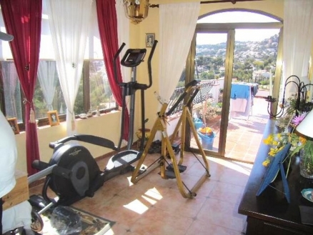 Alicante property | 4 bedroom Apartment 48069