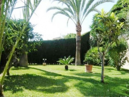 Villa for sale in town, Alicante 48076