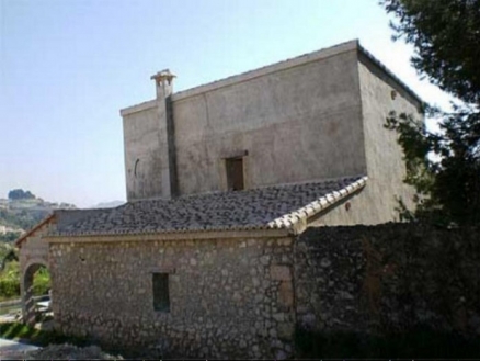 Finca with 3 bedroom in town 48082