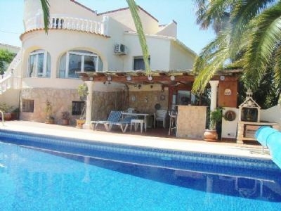 Villa&nbsp;for&nbsp;sale&nbsp;in&nbsp;town&nbsp;48329