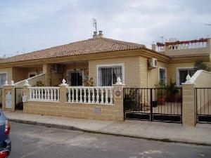 Los Nietos property: Villa for sale in Los Nietos 49152