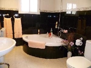 Villa for sale in town, Alicante 49182