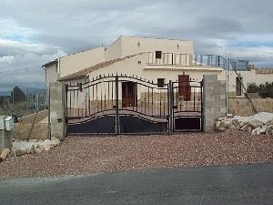 Villa for sale in town 49396