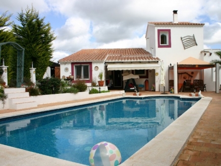 Villa for sale in town 51458