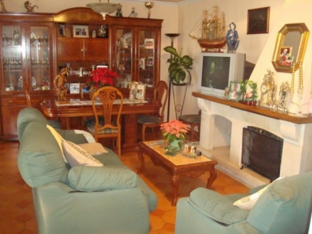 Villa for sale in town, Spain 51480