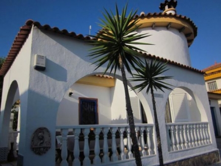 Villa for sale in town, Spain 51570