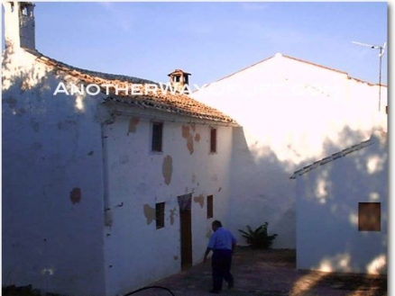 Iznajar property: Cordoba property | 3 bedroom Farmhouse 52407