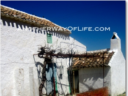 Iznajar property: Farmhouse with 3 bedroom in Iznajar, Spain 52408