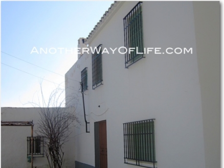 Iznajar property: Farmhouse with 5 bedroom in Iznajar, Spain 52499