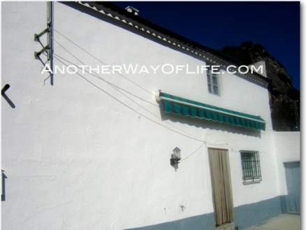 Iznajar property: Farmhouse for sale in Iznajar, Cordoba 52499