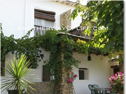 Farmhouse for sale in town, Spain 52539