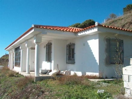 Villa for sale in town 53913