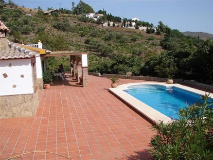 Villa for sale in town 53947