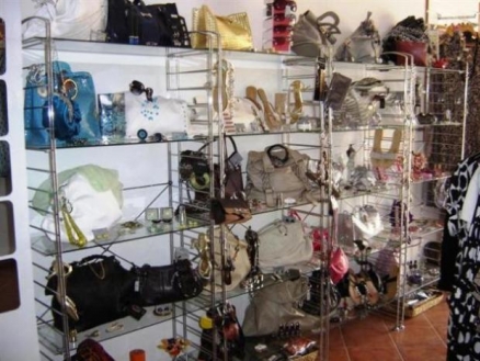 Commercial&nbsp;with&nbsp;3&nbsp;bedroom&nbsp;in&nbsp;town&nbsp;54095