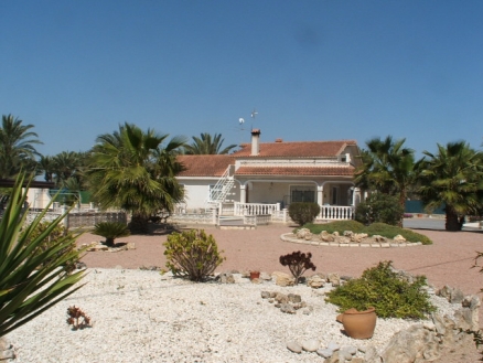 Villa for sale in town, Alicante 54438