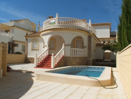 Villa for sale in town 54446