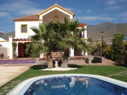 Villa for sale in town, Spain 66420