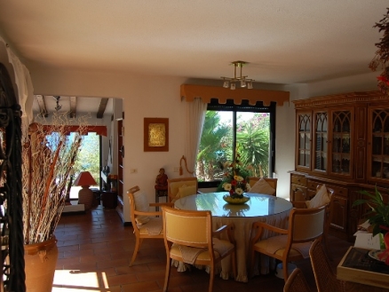 Villa for sale in town, Spain 67349