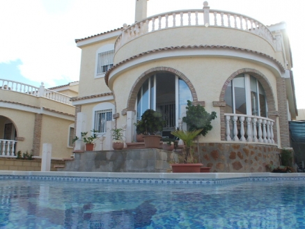 Villa for sale in town 67757