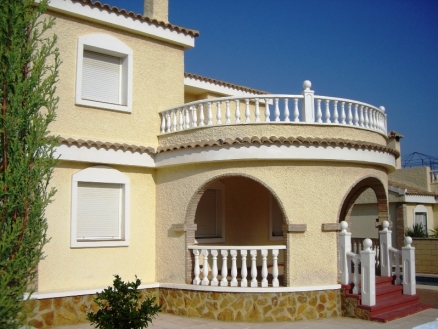 Villa for sale in town 67758
