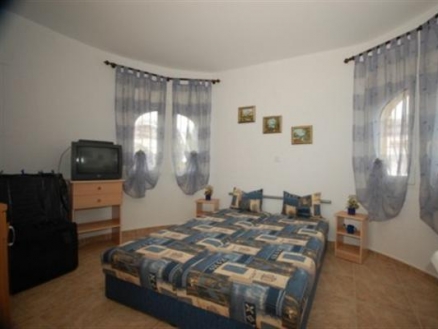 Villa for sale in town, Alicante 68822
