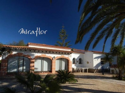 Villa for sale in town 68833