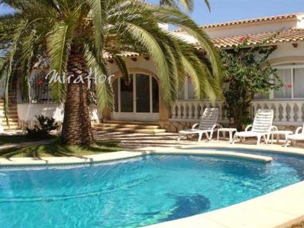 Villa for sale in town 68861