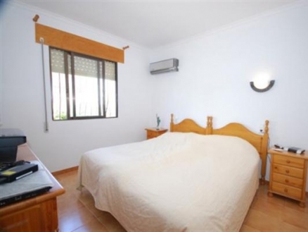 Villa for sale in town, Alicante 68910