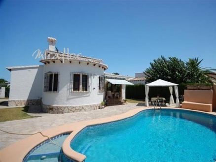 Villa for sale in town 68912