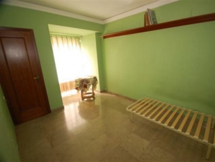Apartment for sale in town, Alicante 68950