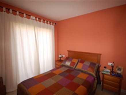 Villa for sale in town, Alicante 69023