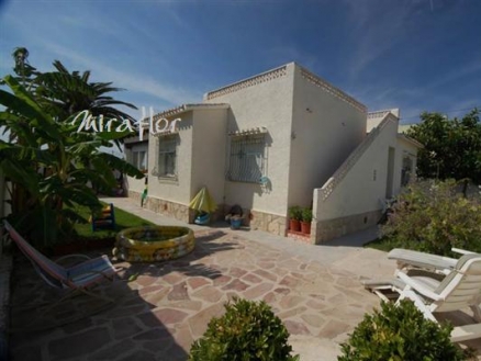 Villa for sale in town 69076